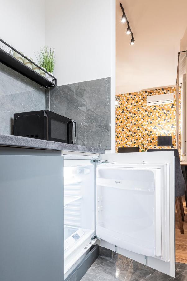 Vertigo Modern Studio-Free Private Parking-Fast Wi-Fi Нови-Сад Экстерьер фото