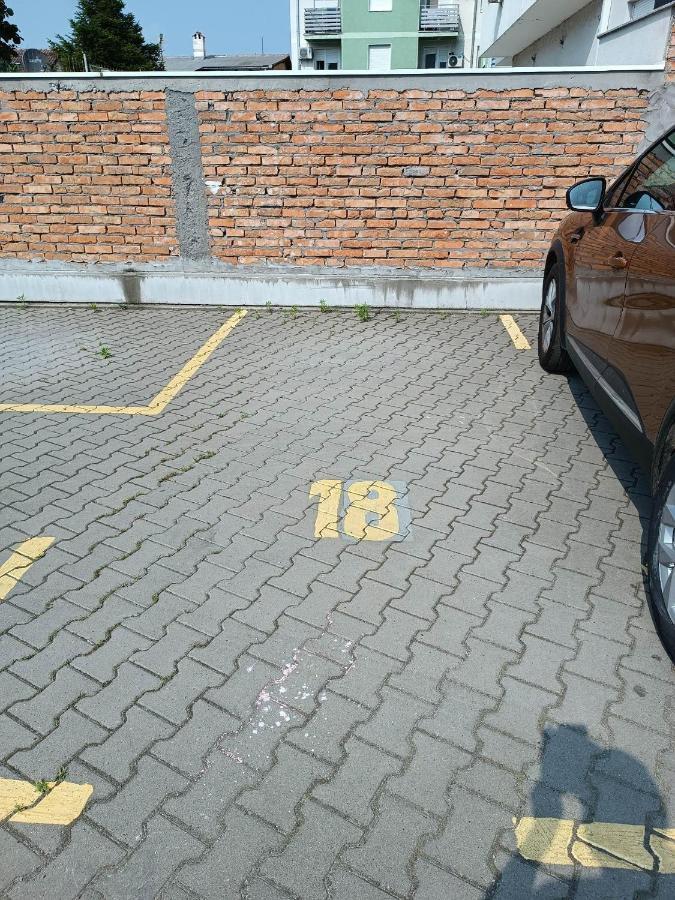 Vertigo Modern Studio-Free Private Parking-Fast Wi-Fi Нови-Сад Экстерьер фото